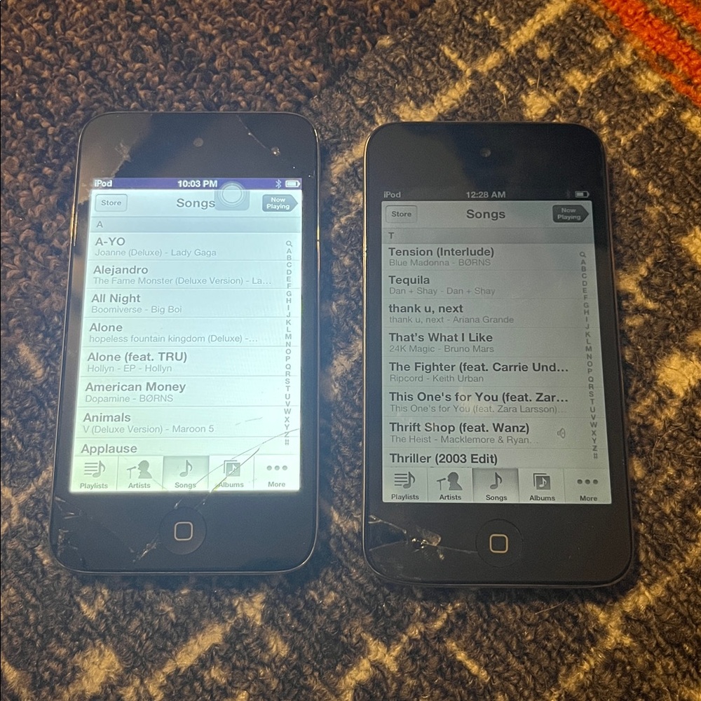 Apple Silver iPod Touch with USB Cable - Picture 5 of 5